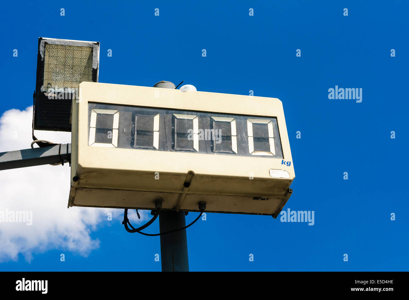 Dipartimento di driver di trasporto azionata self pesare bilancia display di lettura che mostra 1770 kg Foto Stock