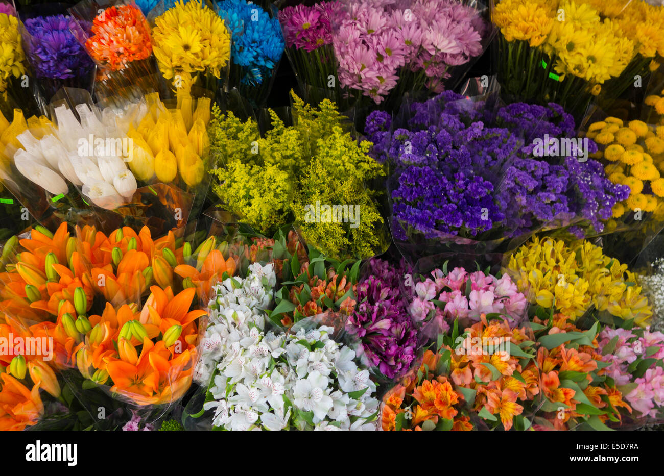 Mazzo di fiori misti fiori freschi Foto Stock
