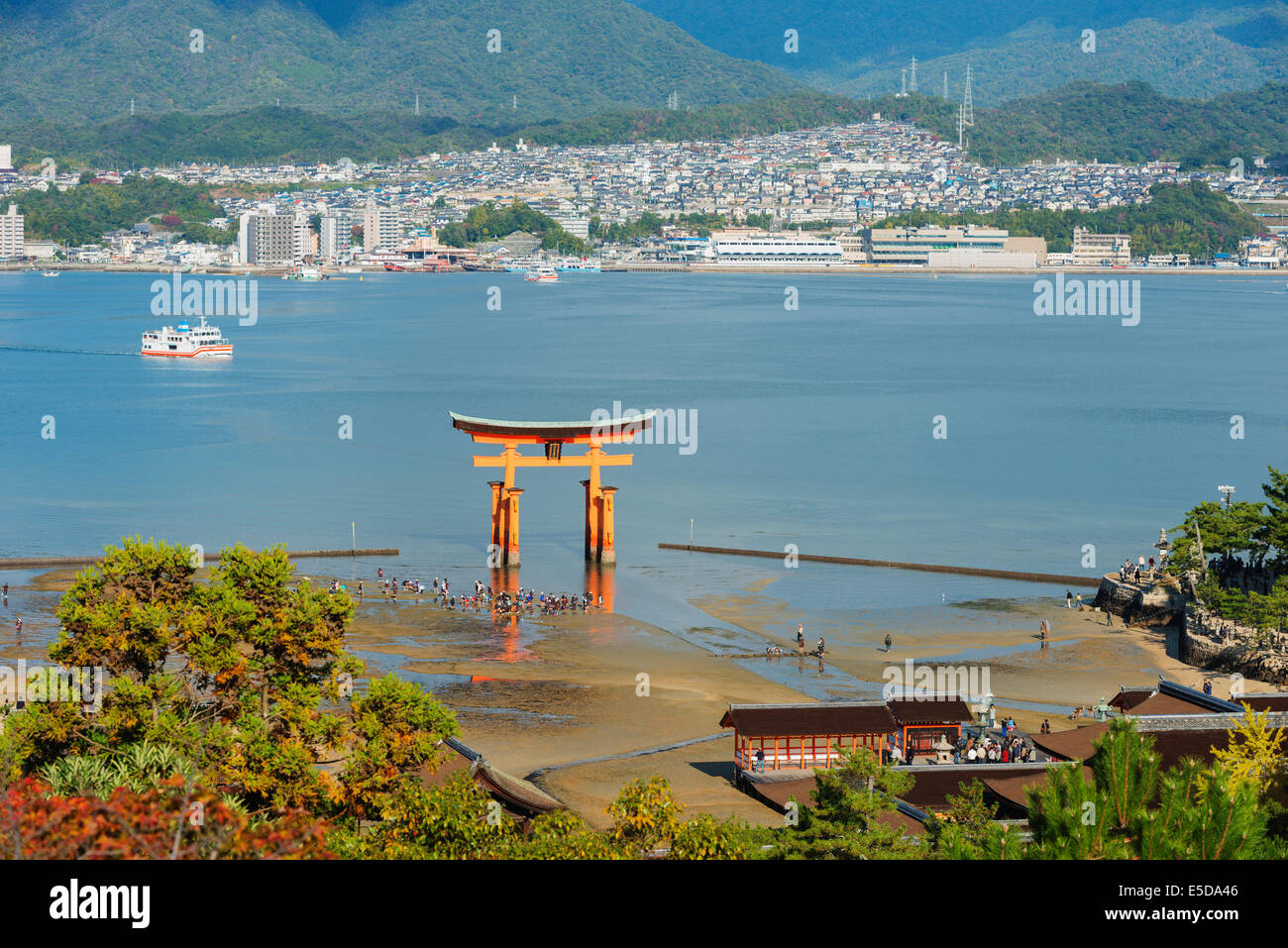 Asia, Giappone, Honshu, Prefettura di Hiroshima, l'isola di Miyajima, torii gate di Itsukushima jinja sacrario scintoista, sito Unesco Foto Stock