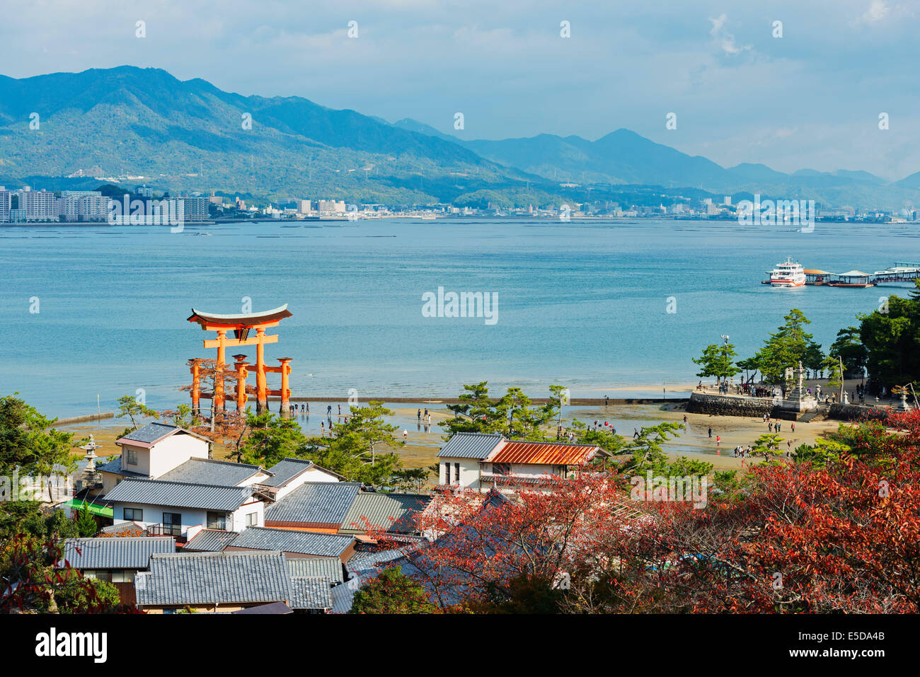 Asia, Giappone, Honshu, Prefettura di Hiroshima, l'isola di Miyajima, torii gate di Itsukushima jinja sacrario scintoista, sito Unesco Foto Stock