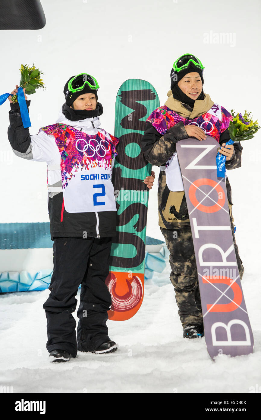 Ayumu Hirano (JPN) vince argento e Taku Hiraoka (JPN) vince la medaglia di  bronzo in uomini Snowboard Halfpipe a le Olimpiadi Invernali Ga Foto stock  - Alamy