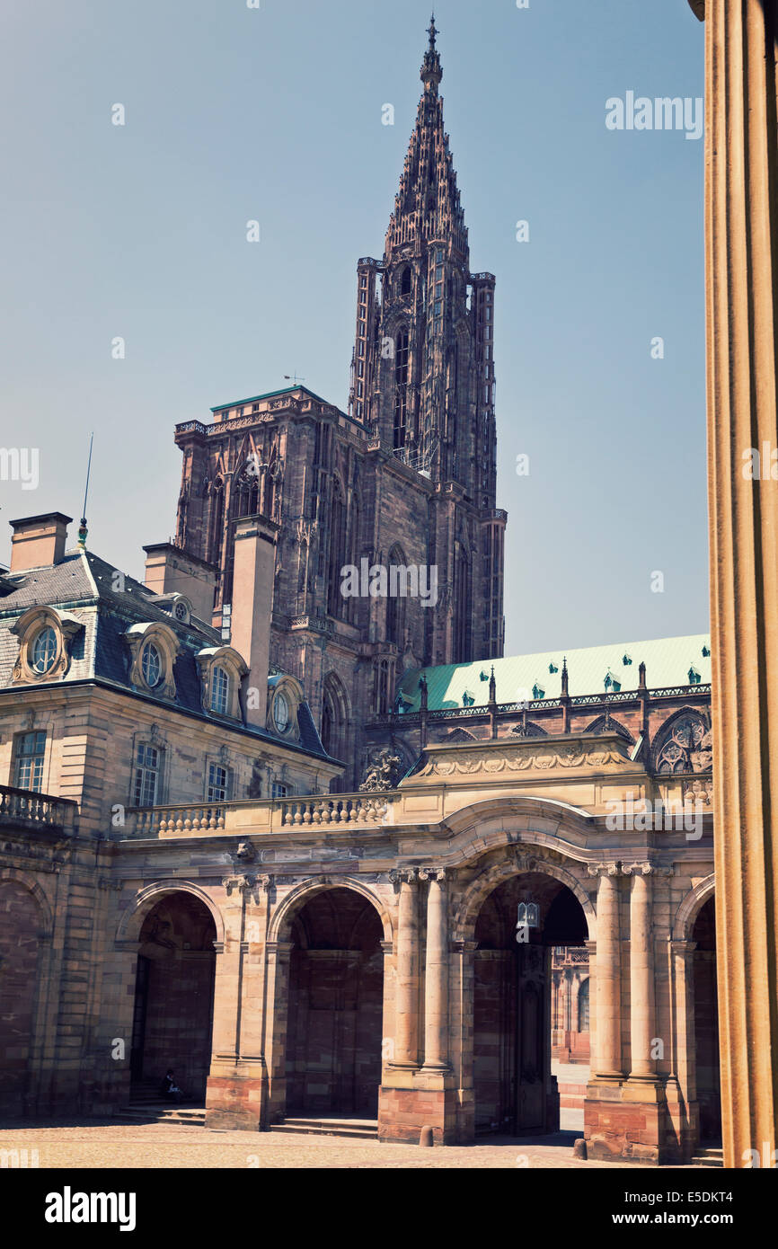 Francia, Strasburgo, Palais Rohan e Cattedrale di Strasburgo Foto Stock