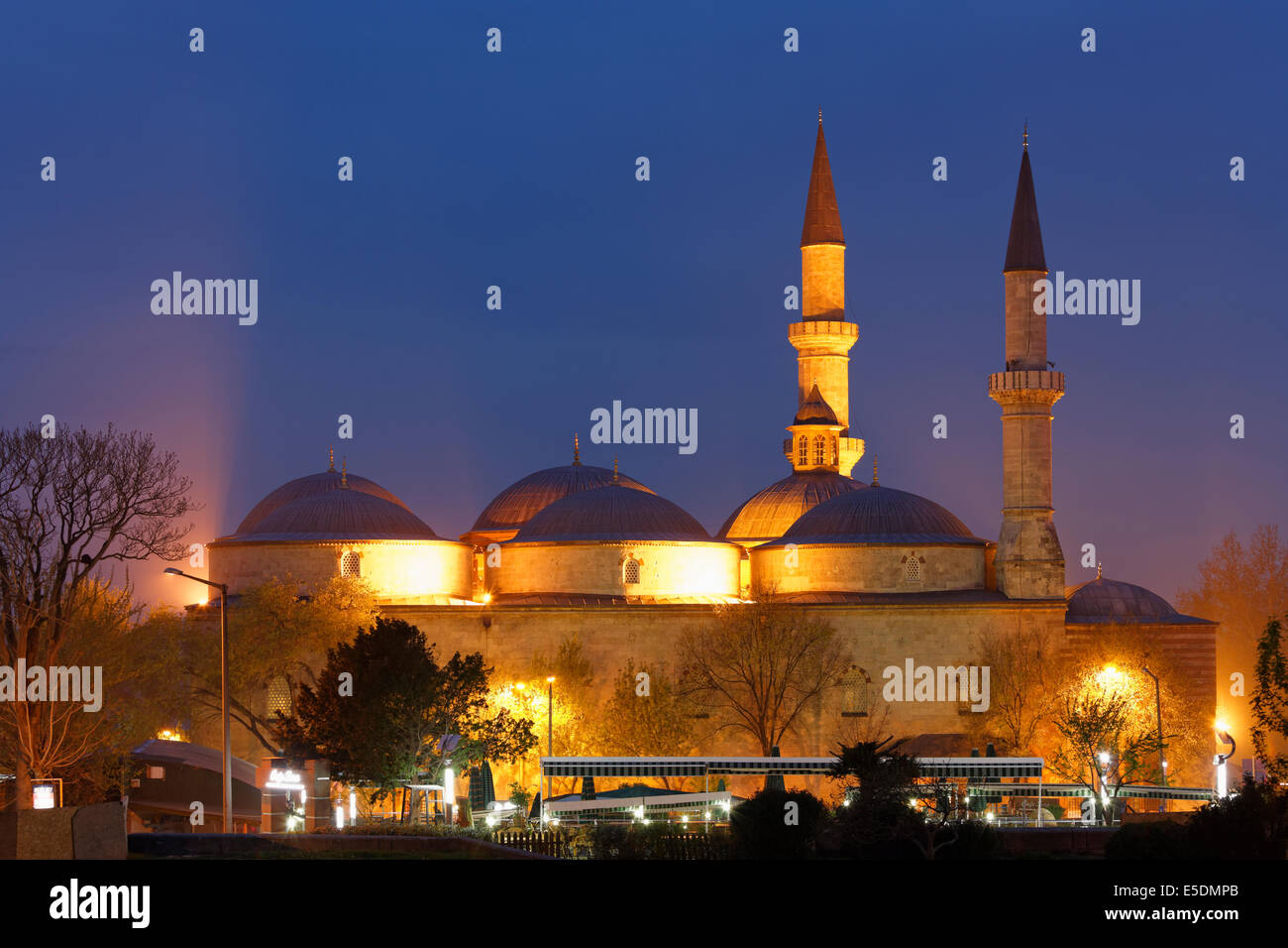 La Turchia, Edirne, vecchia moschea di notte Foto Stock