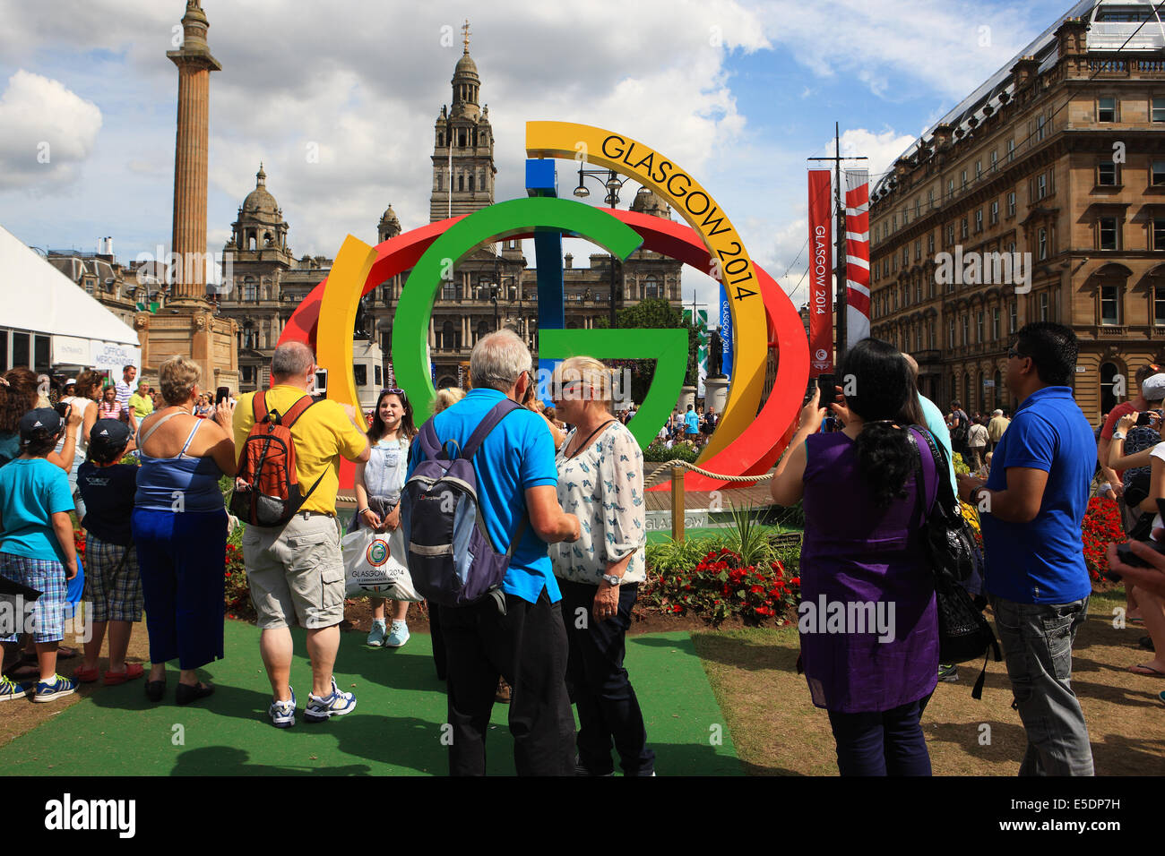 Folle a George Square durante i Giochi del Commonwealth 2014 a Glasgow, Scozia Foto Stock