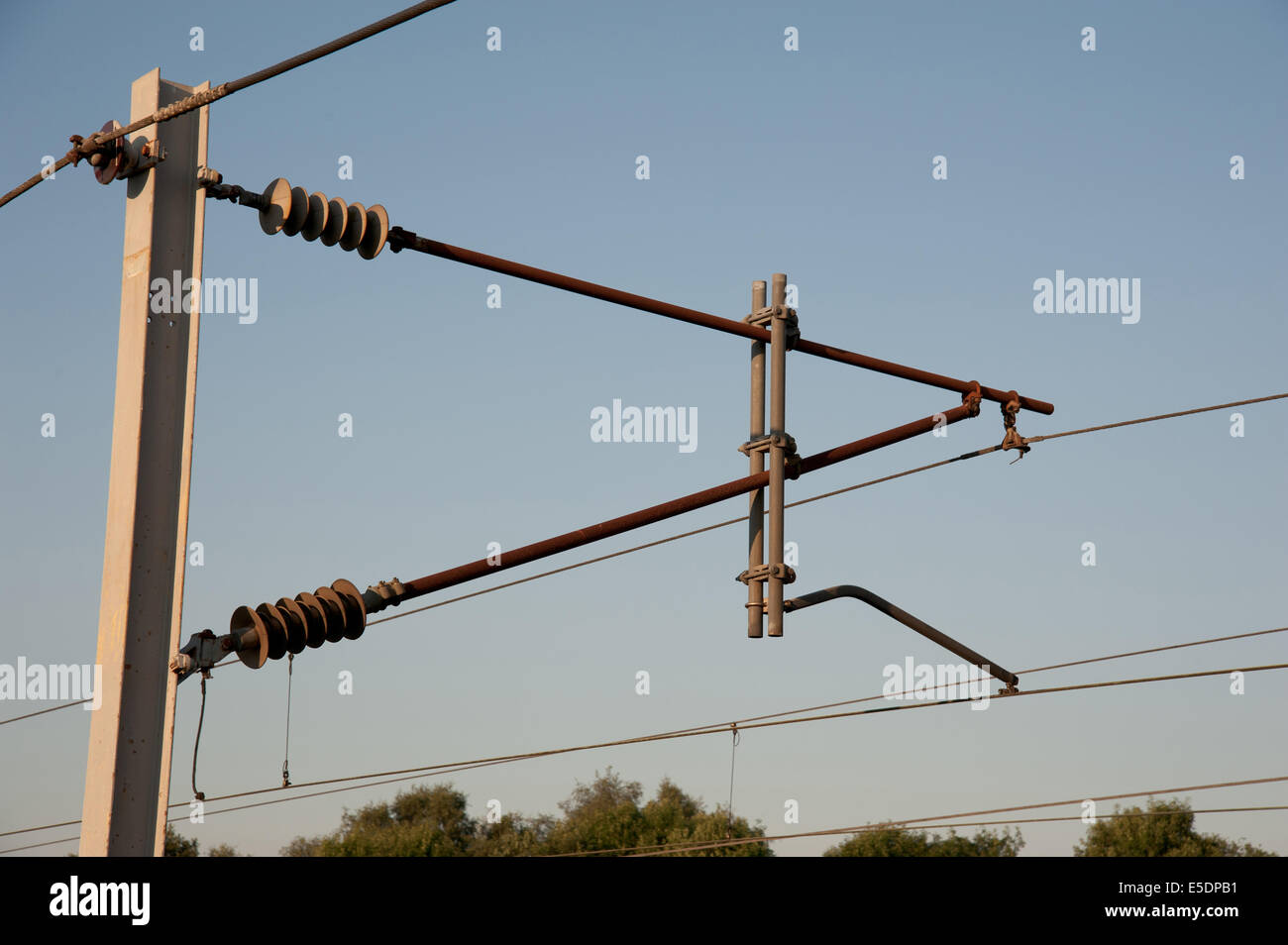 Il supporto per cavi sovrastanti sulla costa ovest Mainline Foto Stock