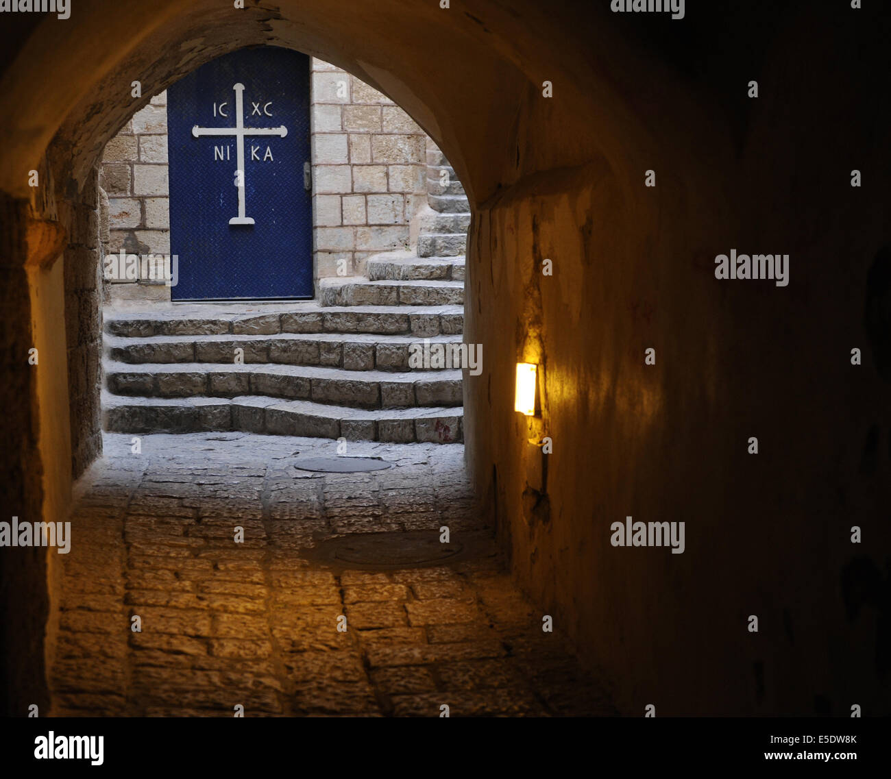 Israele. Jaffa. Una strada. La città vecchia. Nel tardo pomeriggio Foto Stock