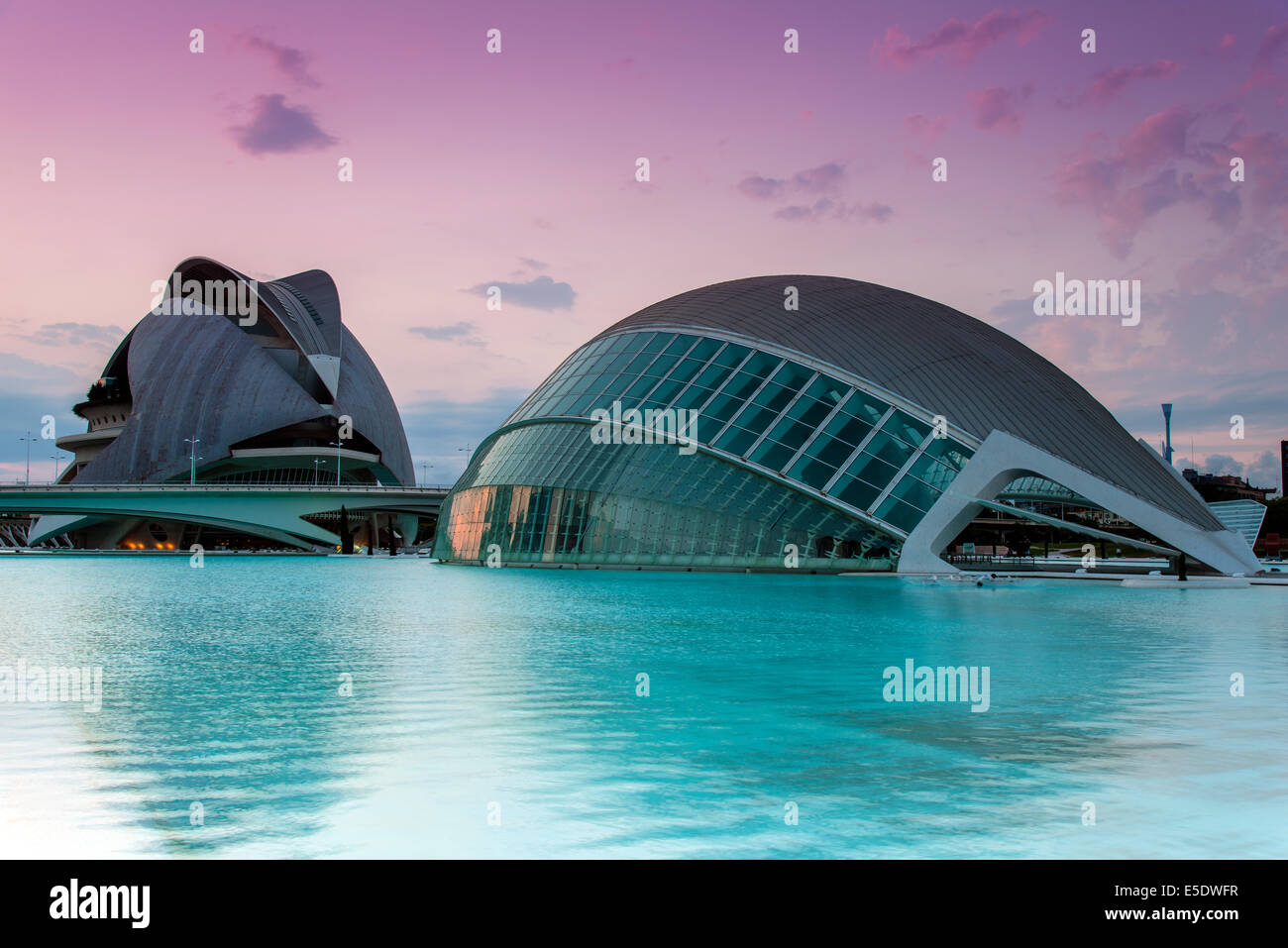 Hemisferic e Palau de les Arts Reina Sofia, Città delle Arti e delle Scienze di Valencia, Comunidad Valenciana, Spagna Foto Stock