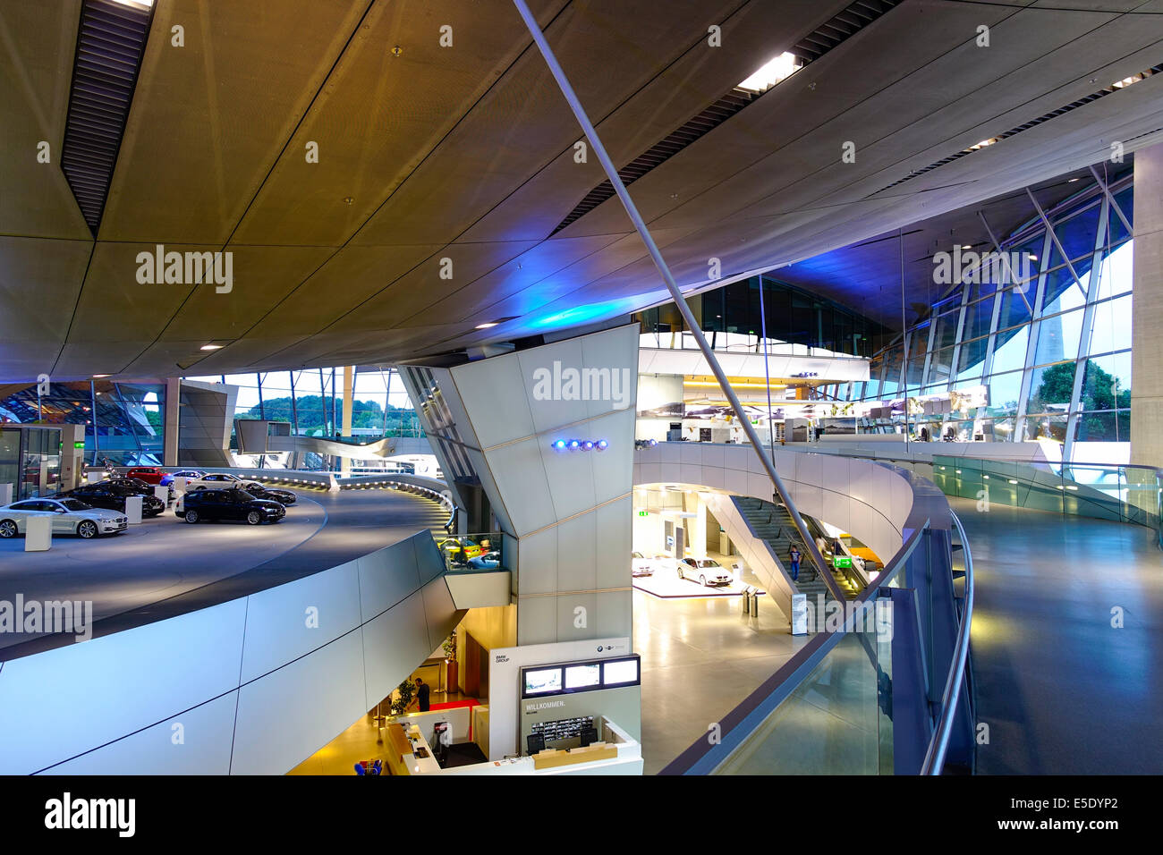 BMW World, BMW-Welt di consegna e di centro di esperienza, Monaco di Baviera, Germania, Europa Foto Stock