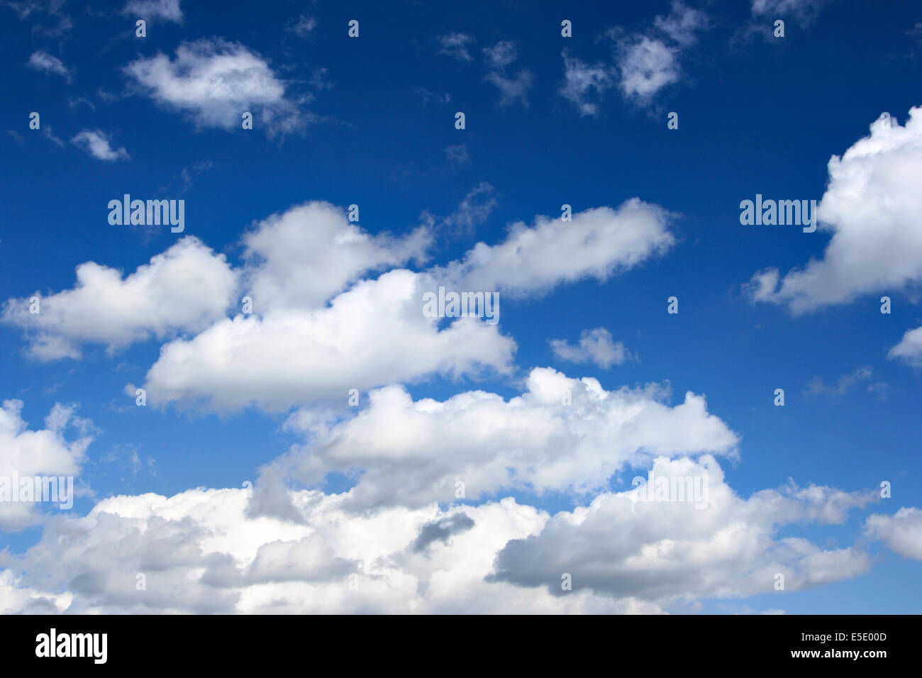 Cielo blu e nuvole, può essere utilizzato come sfondo Foto Stock