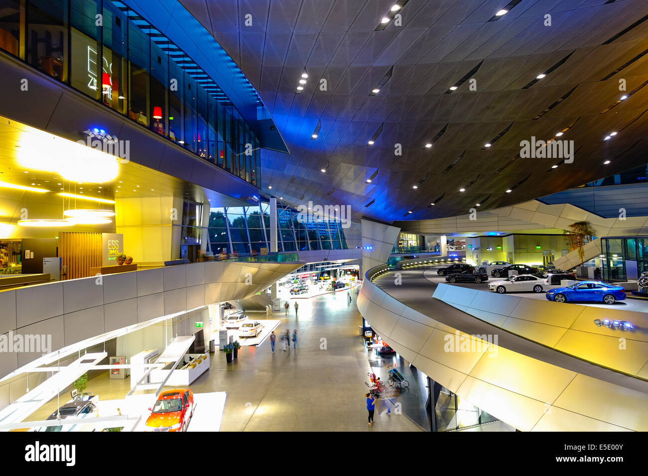 BMW World, BMW-Welt di consegna e di centro di esperienza, Monaco di Baviera, Germania, Europa Foto Stock