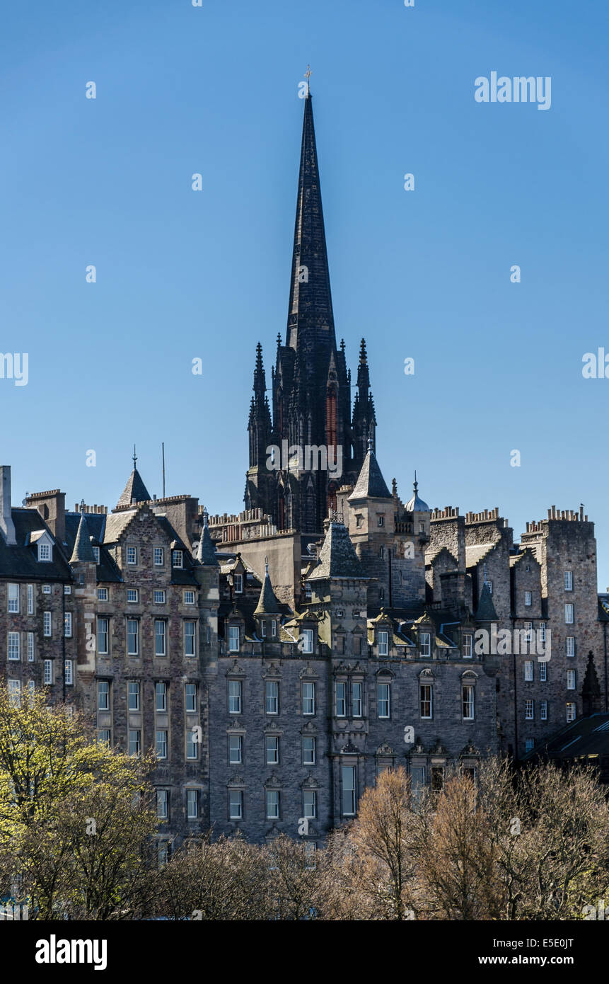 Il mozzo e la Cittã Vecchia di Edimburgo, visto dal monumento di Scott. Il mozzo, alla sommità del Royal Mile di Edimburgo Foto Stock