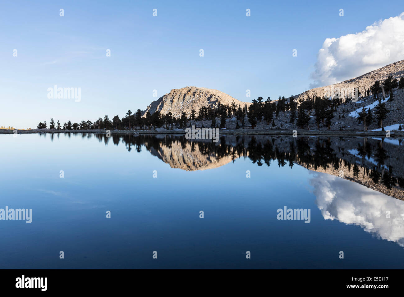 Cirque Lago in California della Sierra Nevada paese alta. Foto Stock