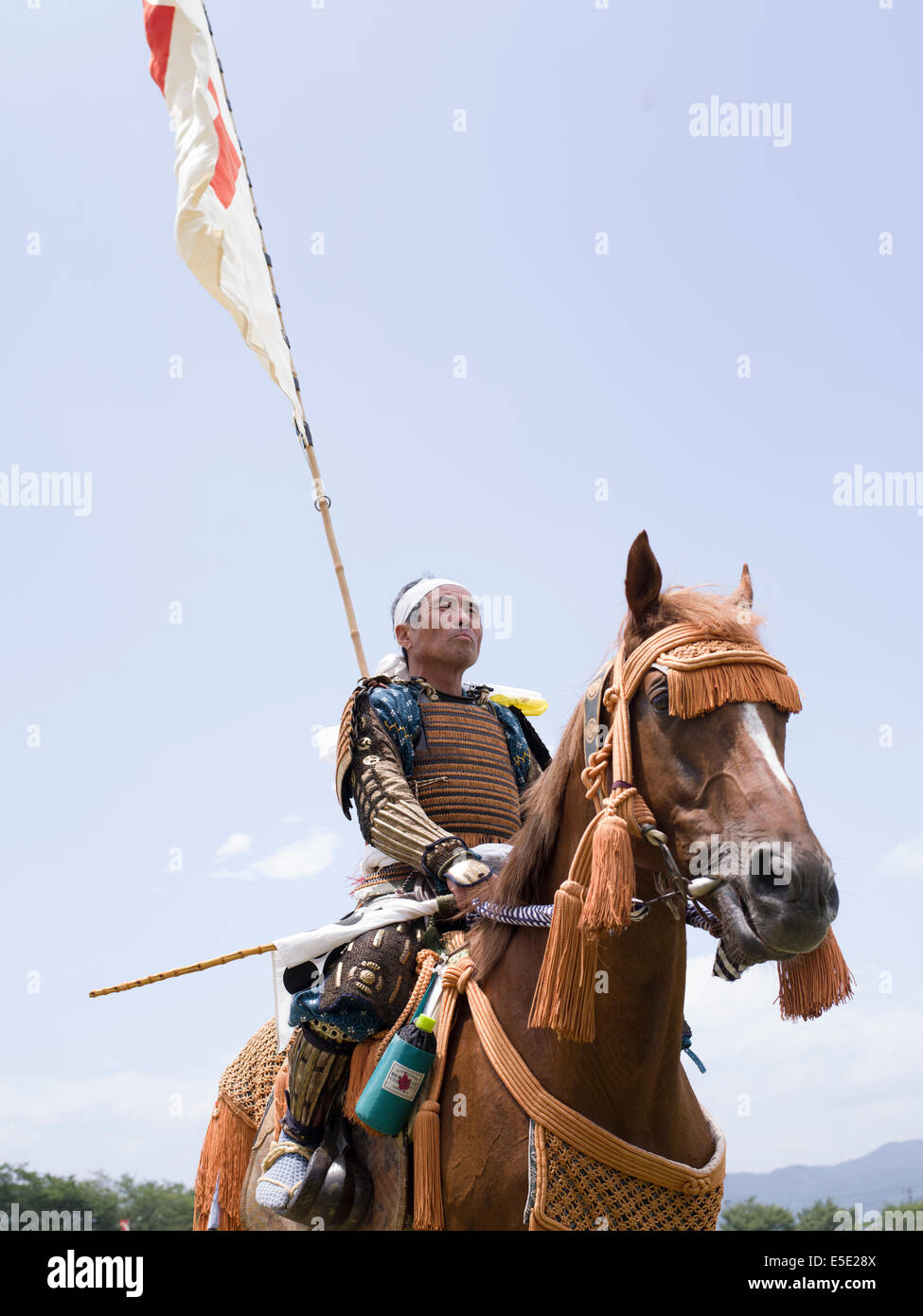 Soma Nomaoi un tradizionale samurai giapponese horseman festival tenutosi a Minami Soma, Fukushima Prefettura, Giappone. La zona è ancora riprendendo dal 2011 Tohoku terremoto e tsunami. Credito: Chris Willson/Alamy Live News Foto Stock