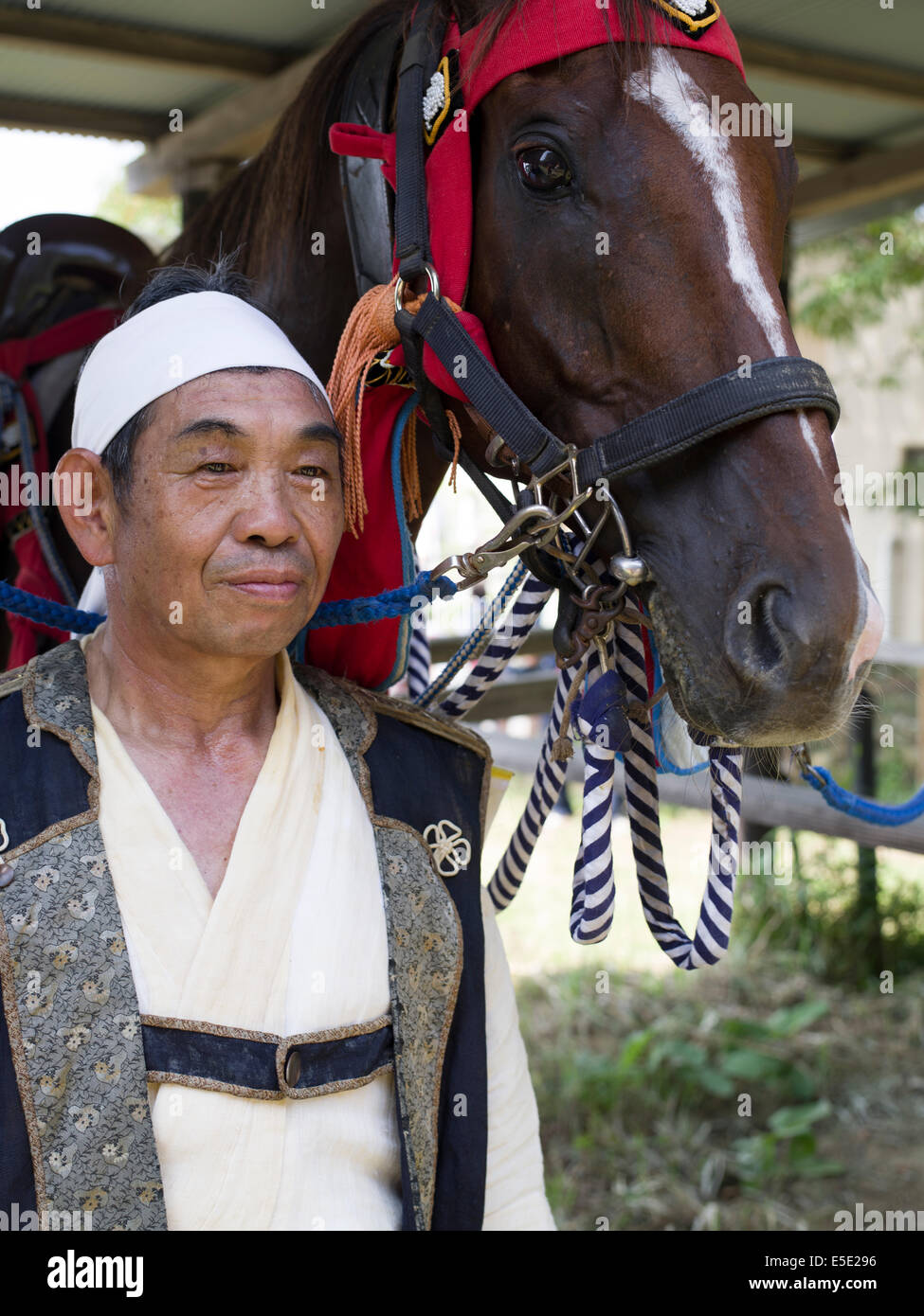 Soma Nomaoi un tradizionale samurai giapponese horseman festival tenutosi a Minami Soma, Fukushima Prefettura, Giappone. La zona è ancora riprendendo dal 2011 Tohoku terremoto e tsunami. Credito: Chris Willson/Alamy Live News Foto Stock