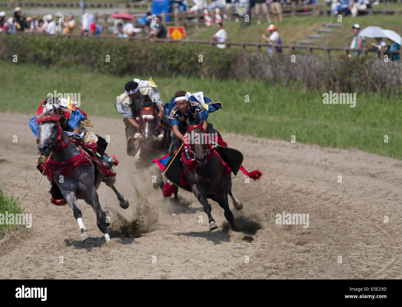 Soma Nomaoi un tradizionale samurai giapponese horseman festival tenutosi a Minami Soma, Fukushima Prefettura, Giappone. La zona è ancora riprendendo dal 2011 Tohoku terremoto e tsunami. Credito: Chris Willson/Alamy Live News Foto Stock