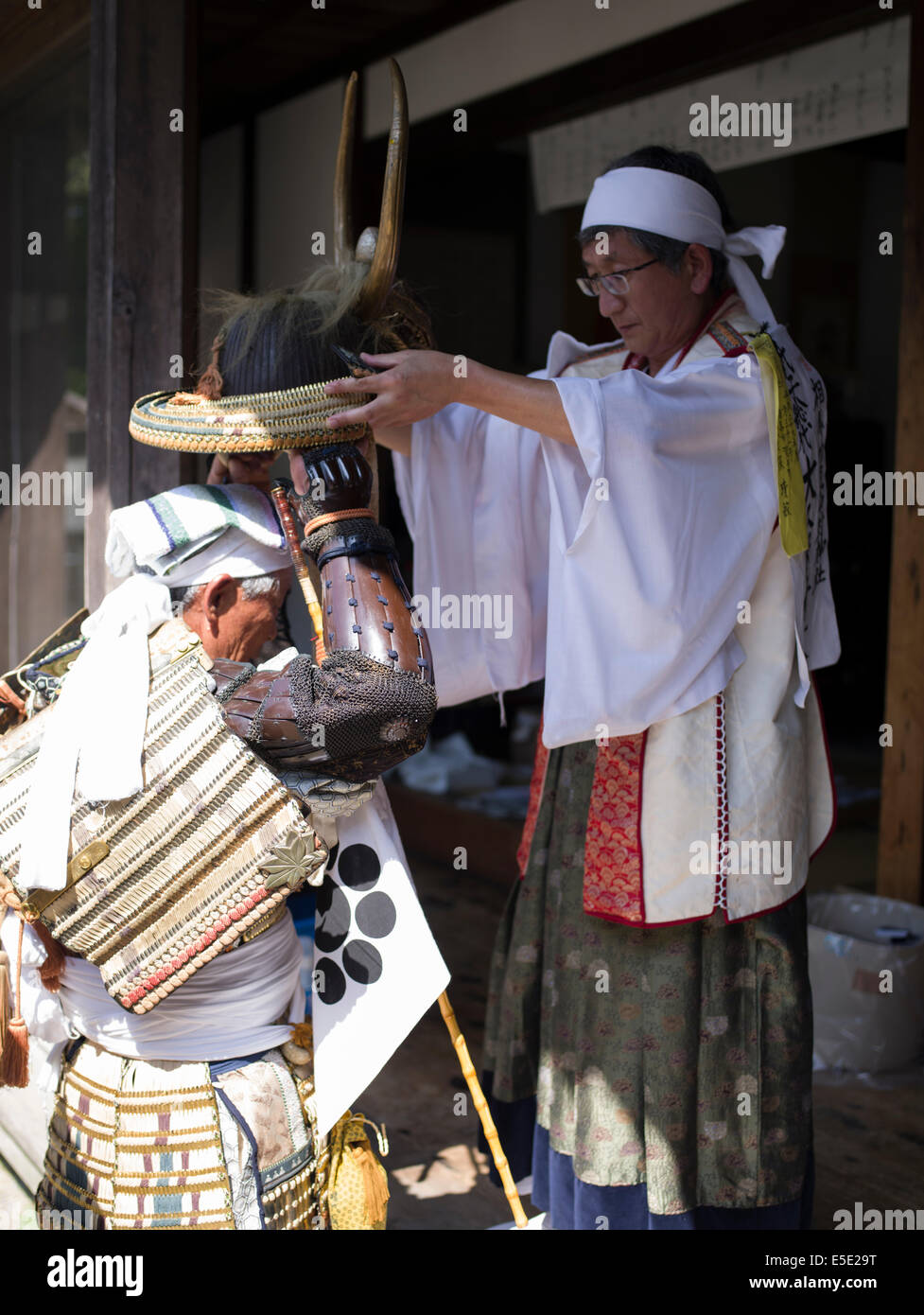 Soma Nomaoi un tradizionale samurai giapponese horseman festival tenutosi a Minami Soma, Fukushima Prefettura, Giappone. La zona è ancora riprendendo dal 2011 Tohoku terremoto e tsunami. Credito: Chris Willson/Alamy Live News Foto Stock