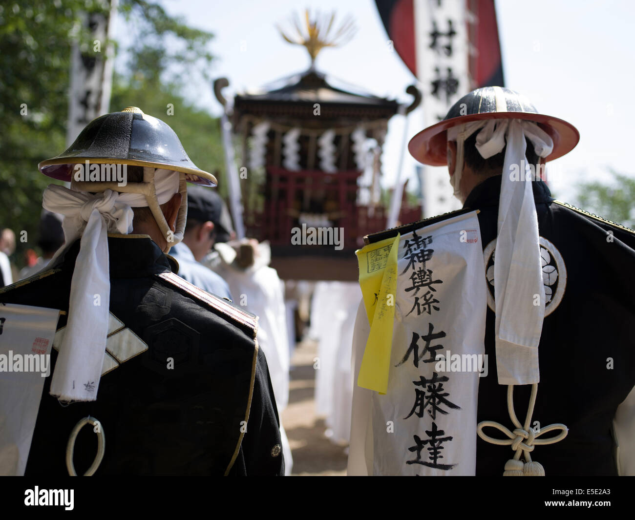 Soma Nomaoi un tradizionale samurai giapponese horseman festival tenutosi a Minami Soma, Fukushima Prefettura, Giappone. La zona è ancora riprendendo dal 2011 Tohoku terremoto e tsunami. Credito: Chris Willson/Alamy Live News Foto Stock