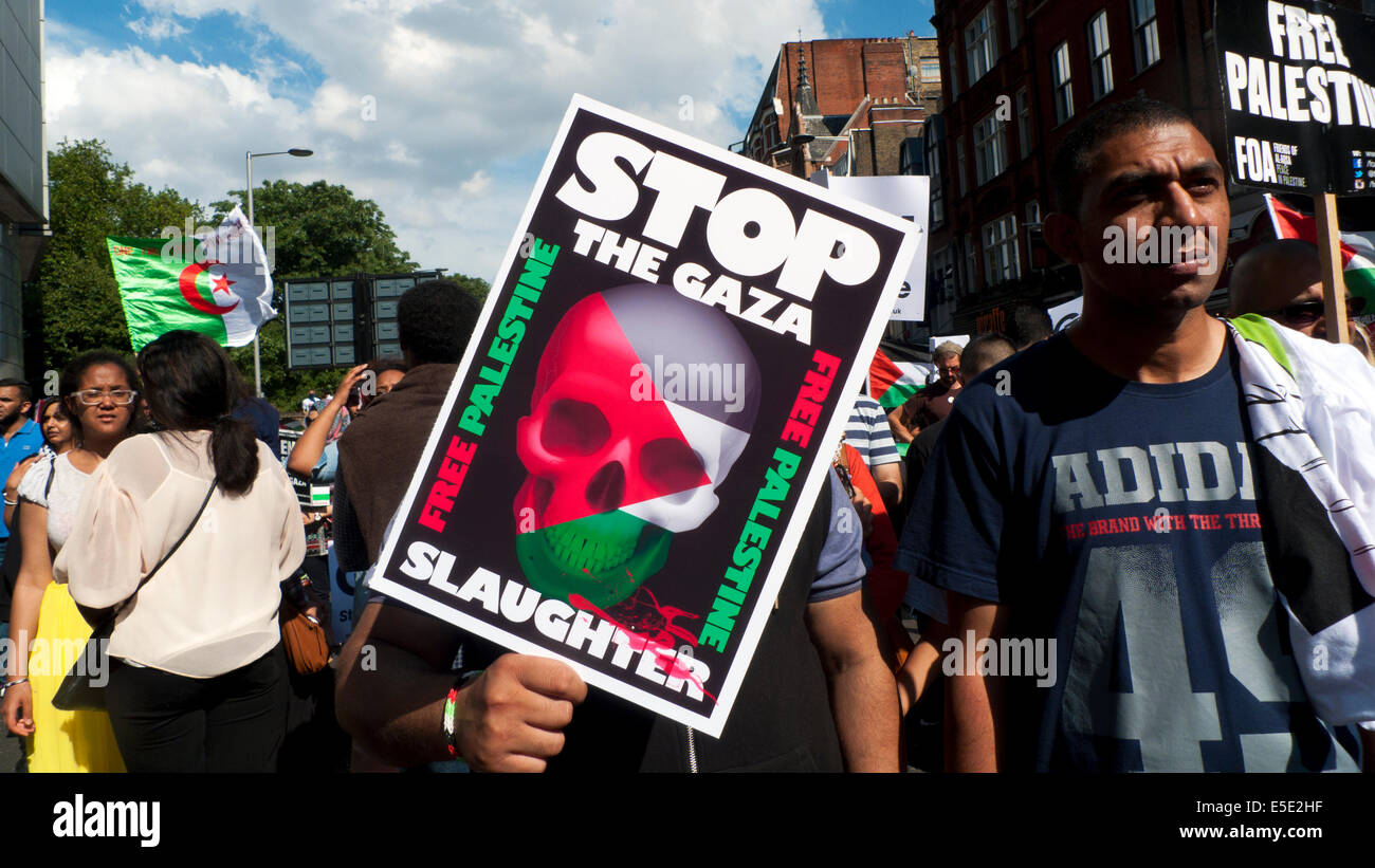 Persone che hanno manifestato per le strade di Londra Regno Unito contro il bombardamento di gaza palestinesi da parte di Israele 19.7.2014 KATHY DEWITT Foto Stock