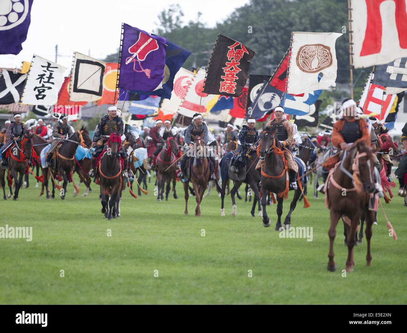 Soma Nomaoi un tradizionale samurai giapponese horseman festival tenutosi a Minami Soma, Fukushima Prefettura, Giappone. La zona è ancora riprendendo dal 2011 Tohoku terremoto e tsunami. Credito: Chris Willson/Alamy Live News Foto Stock