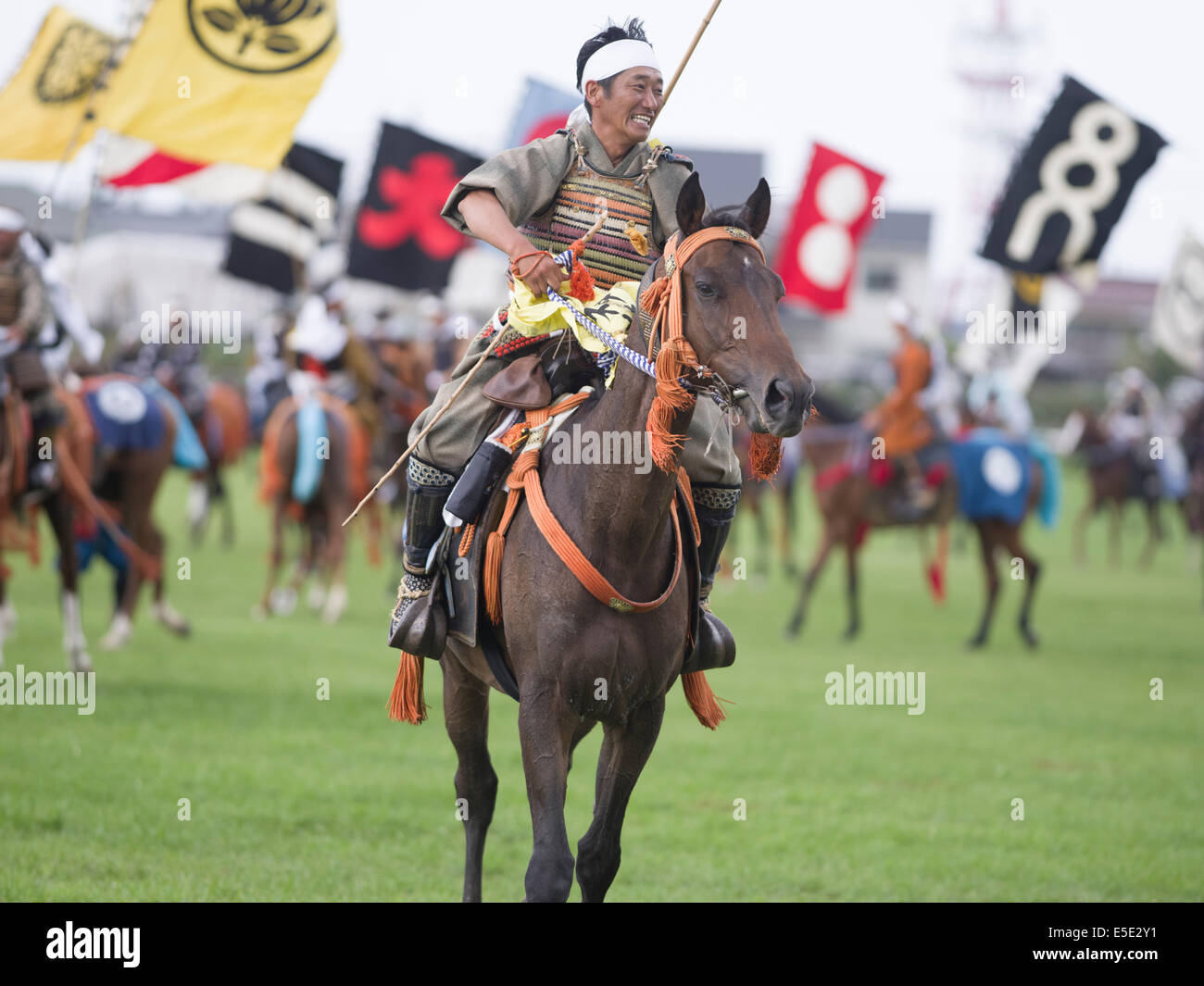 Soma Nomaoi un tradizionale samurai giapponese horseman festival tenutosi a Minami Soma, Fukushima Prefettura, Giappone. La zona è ancora riprendendo dal 2011 Tohoku terremoto e tsunami. Credito: Chris Willson/Alamy Live News Foto Stock