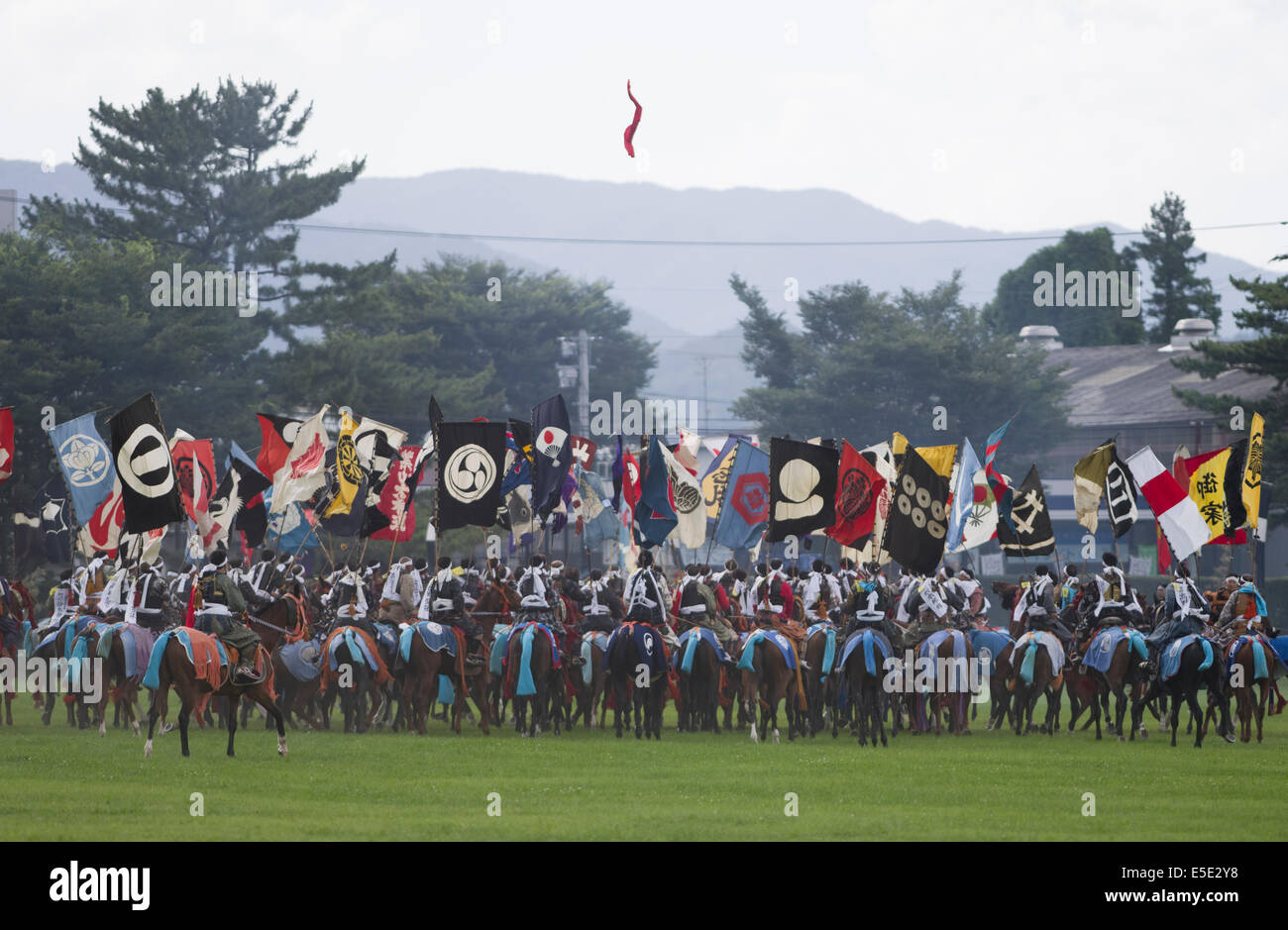 Soma Nomaoi un tradizionale samurai giapponese horseman festival tenutosi a Minami Soma, Fukushima Prefettura, Giappone. La zona è ancora riprendendo dal 2011 Tohoku terremoto e tsunami. Credito: Chris Willson/Alamy Live News Foto Stock