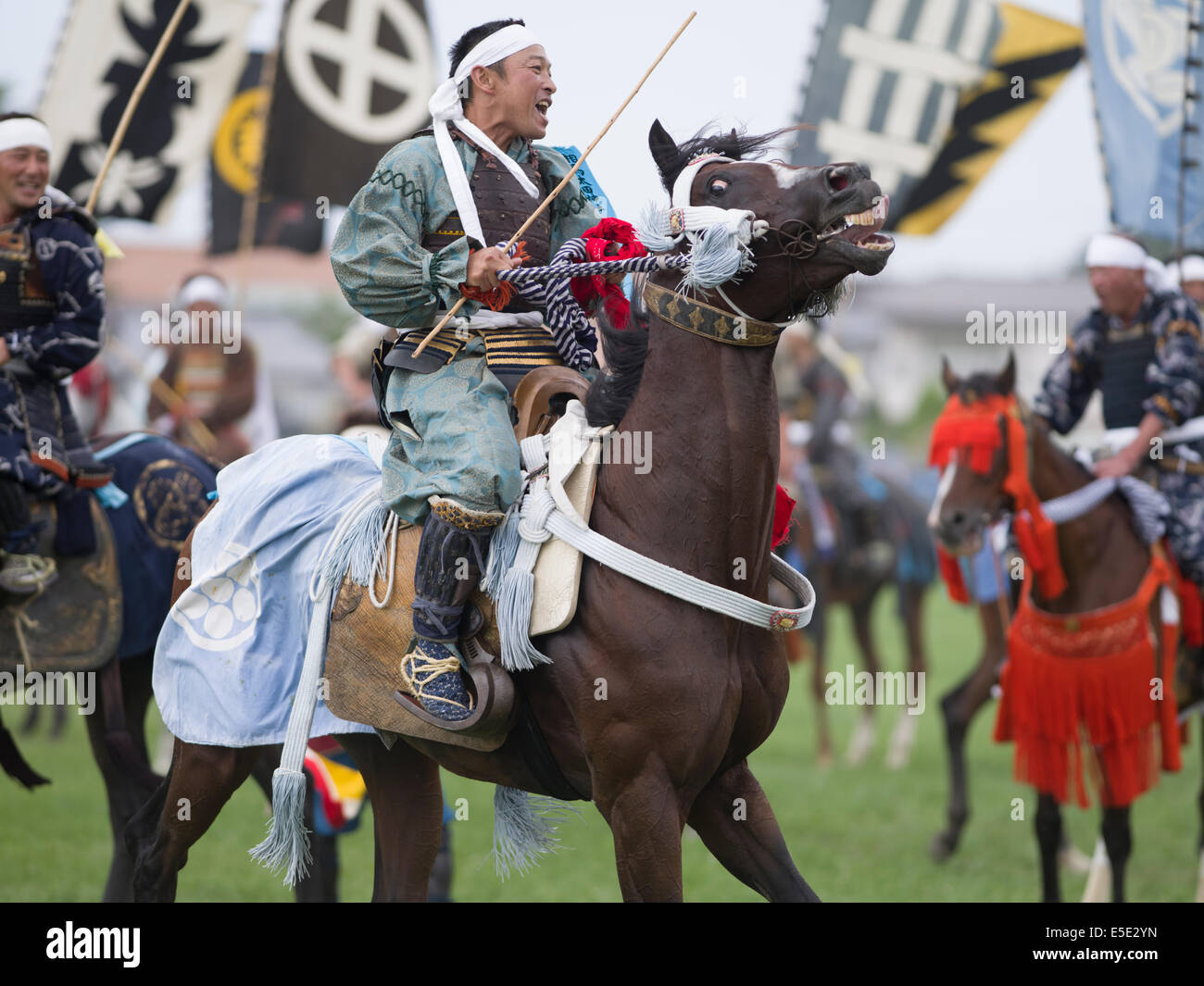 Soma Nomaoi un tradizionale samurai giapponese horseman festival tenutosi a Minami Soma, Fukushima Prefettura, Giappone. La zona è ancora riprendendo dal 2011 Tohoku terremoto e tsunami. Credito: Chris Willson/Alamy Live News Foto Stock