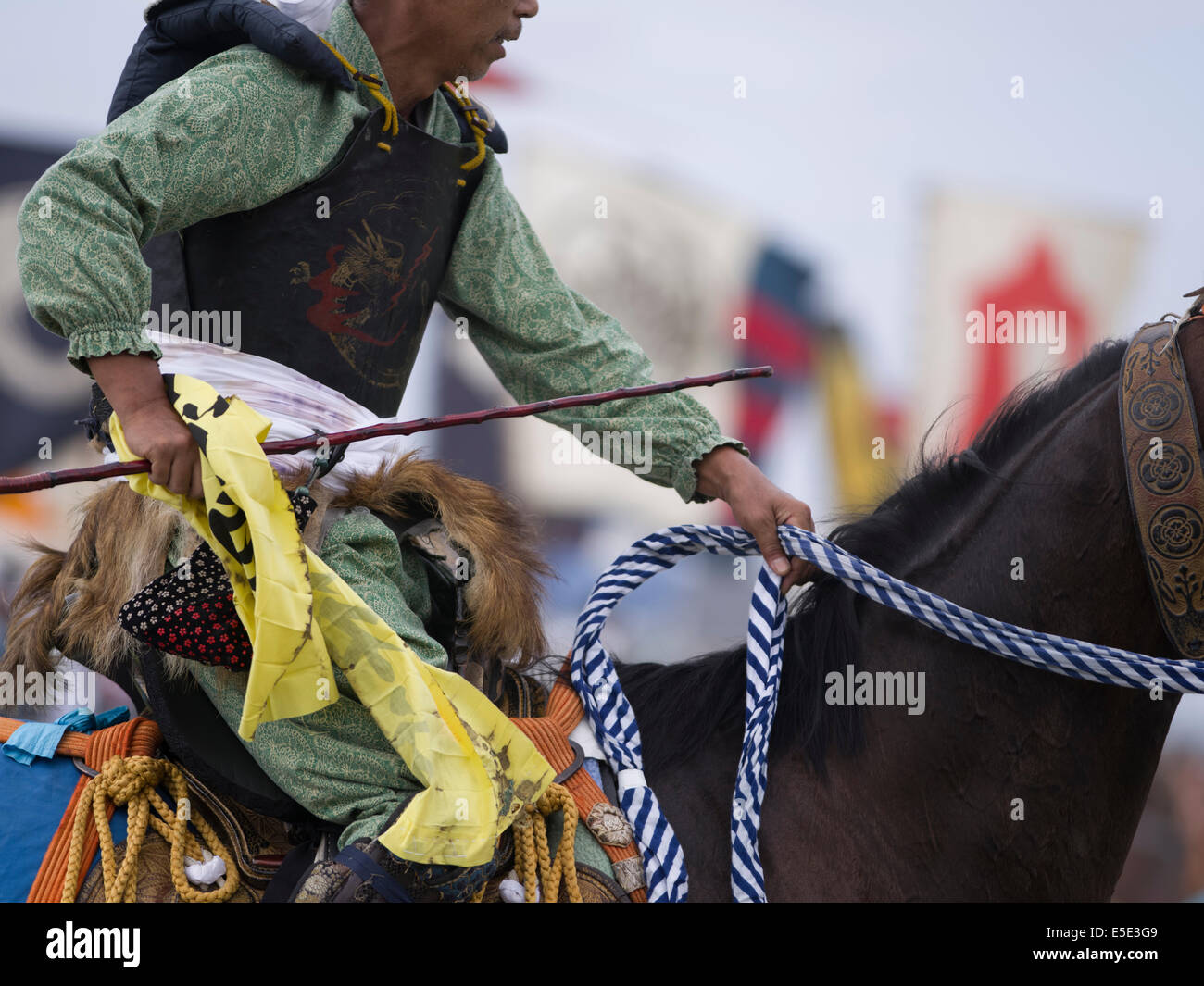 Soma Nomaoi un tradizionale samurai giapponese horseman festival tenutosi a Minami Soma, Fukushima Prefettura, Giappone. La zona è ancora riprendendo dal 2011 Tohoku terremoto e tsunami. Credito: Chris Willson/Alamy Live News Foto Stock