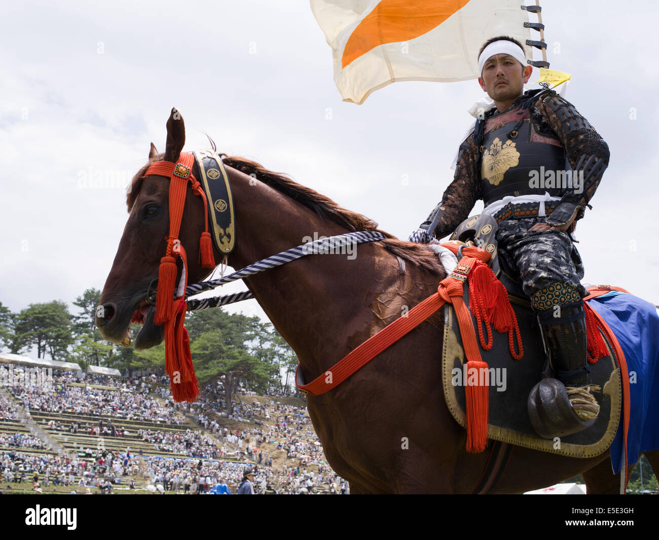 Soma Nomaoi un tradizionale samurai giapponese horseman festival tenutosi a Minami Soma, Fukushima Prefettura, Giappone. La zona è ancora riprendendo dal 2011 Tohoku terremoto e tsunami. Credito: Chris Willson/Alamy Live News Foto Stock