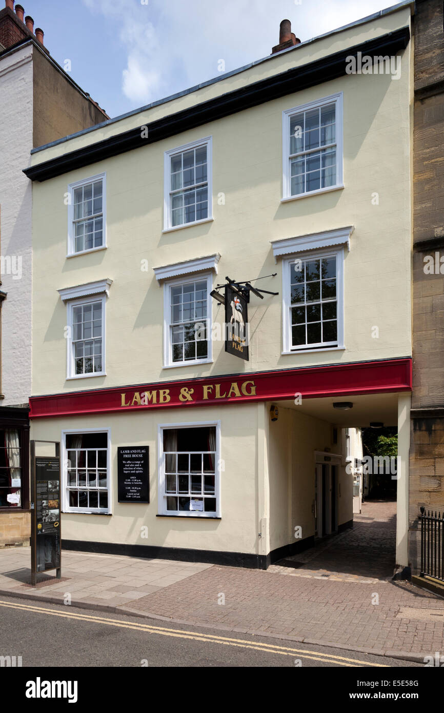 L Agnello e bandiera public house nella città di Oxford Regno Unito - La Inklings gruppo letterario incontrato qui ed è stato usato da Thomas Hardy. Foto Stock