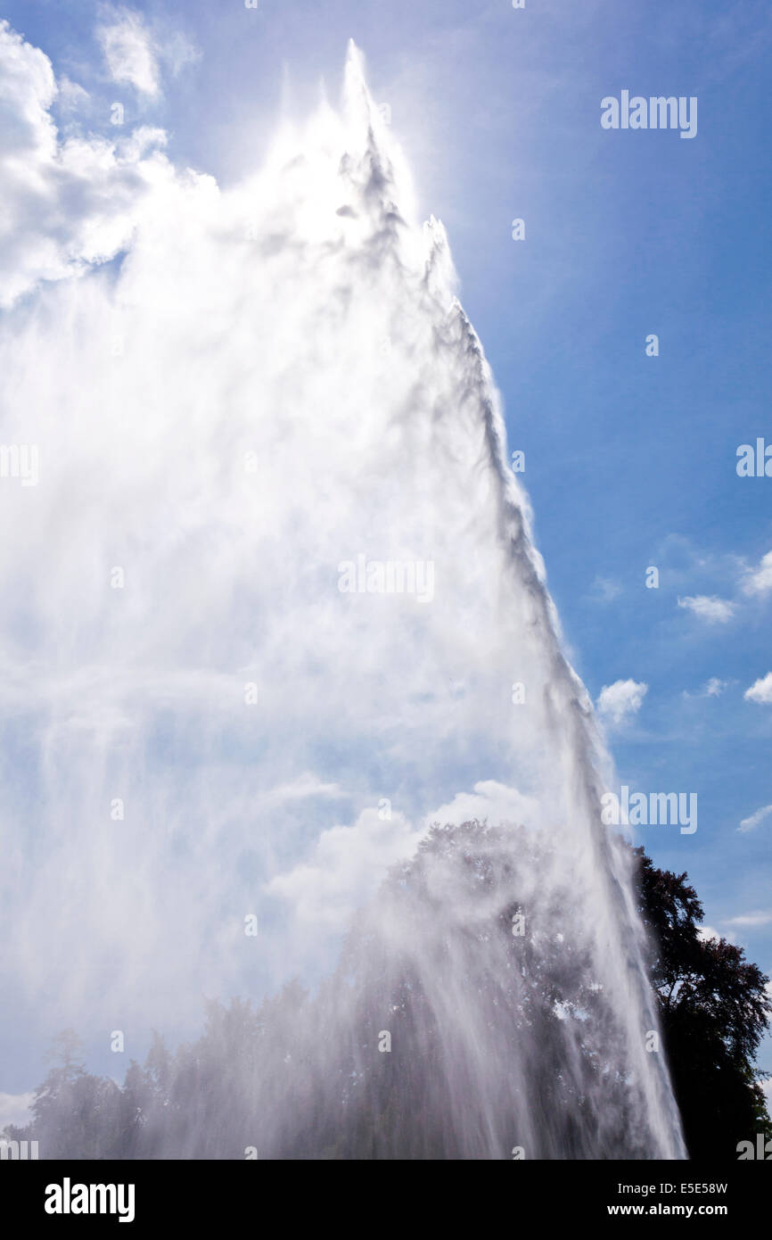 La 300 piedi alto fontana al Stanway House, GLOUCESTERSHIRE REGNO UNITO - La fontana è il più alto in Gran Bretagna Foto Stock