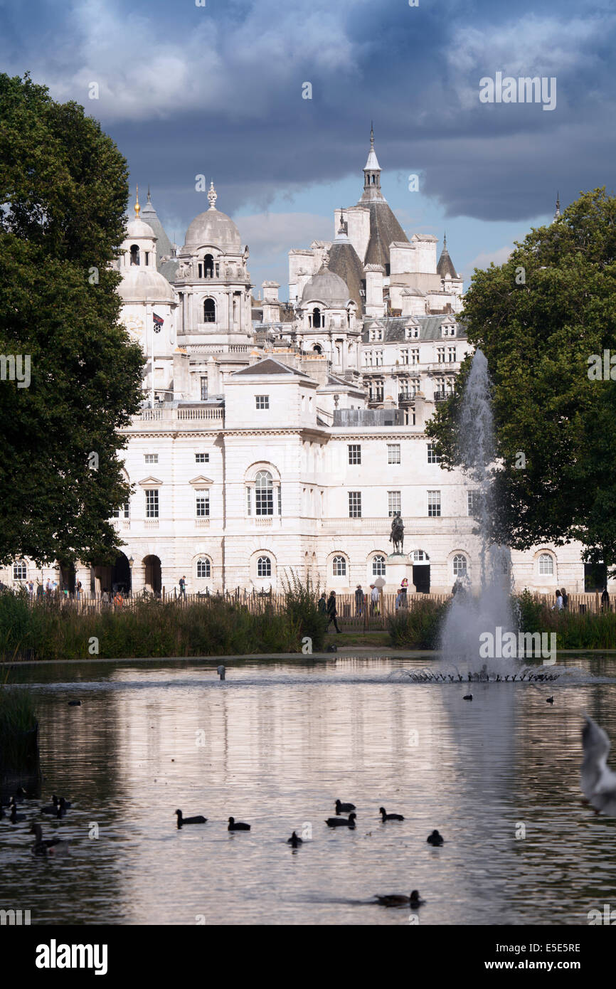 Horse Guards edifici e St James Park, London, Regno Unito Foto Stock
