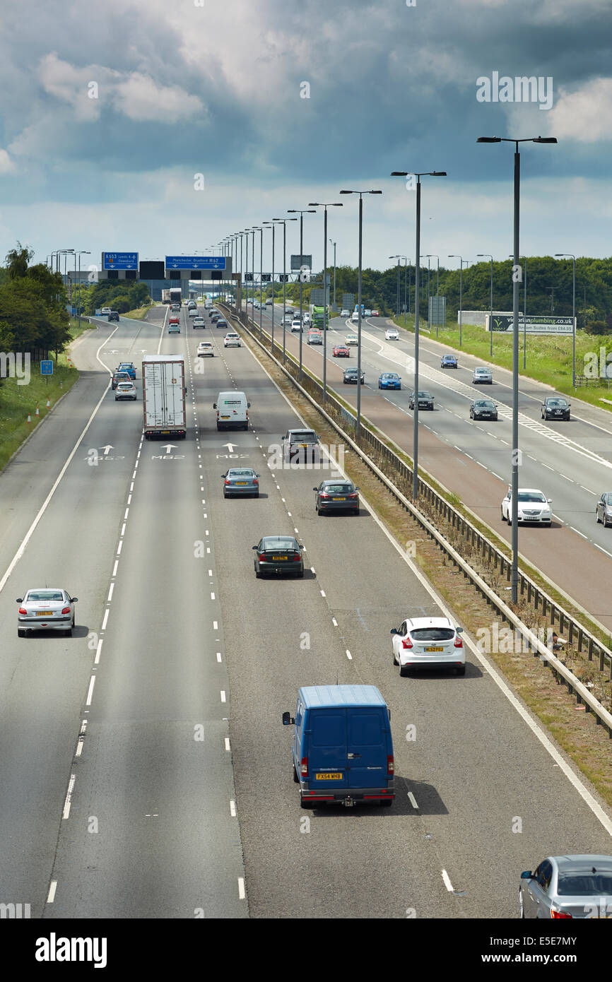 Gatso autovelox su tutte le corsie dell'autostrada M1 sul gantry in una velocità variabile area di limite Foto Stock