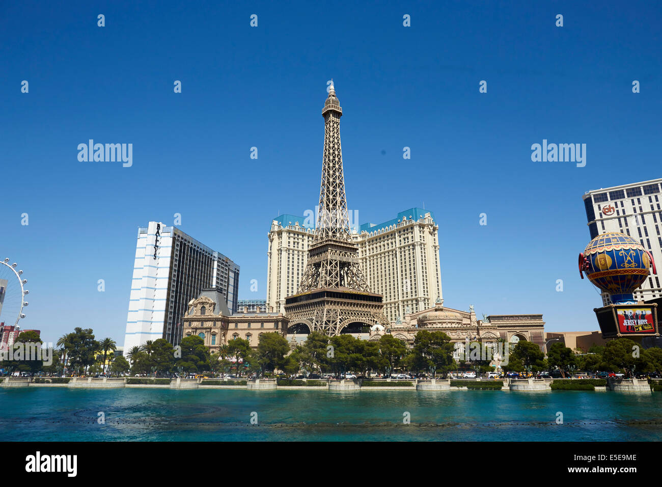 Torre Eiffel attrazione di stile sul Las Vegas Strip in Paradise, Nevada USA Foto Stock