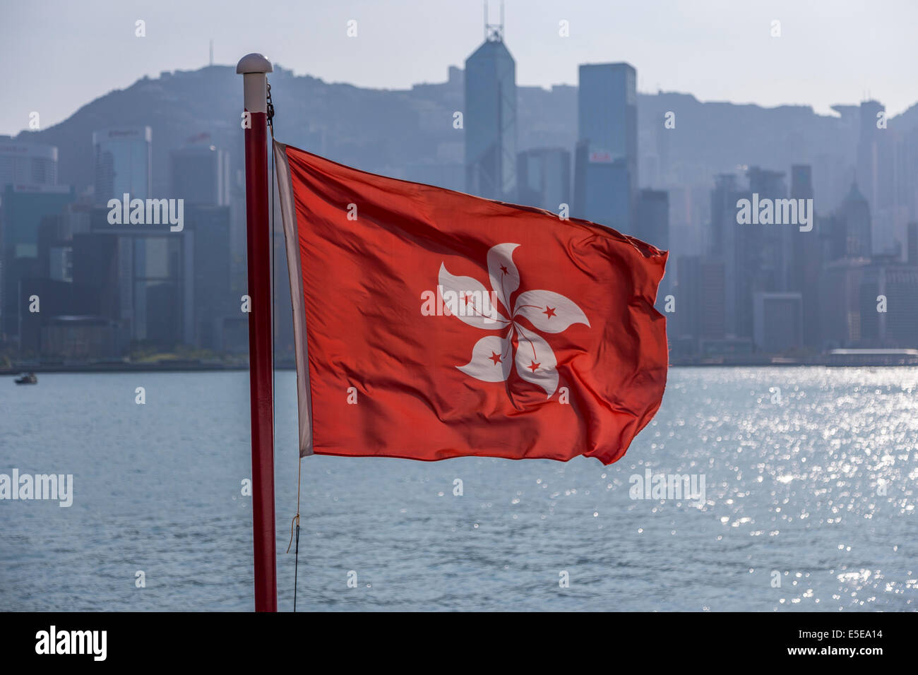 Cina Hong Kong VIWEW DA KOWLOON E HONG KONG BANDIERA Foto Stock