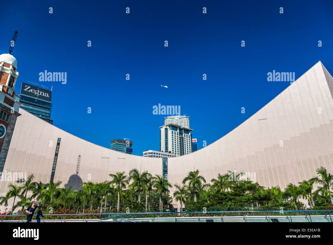 Cina Hong Kong Kowloon tritatutto sul cielo blu su edificio Foto Stock