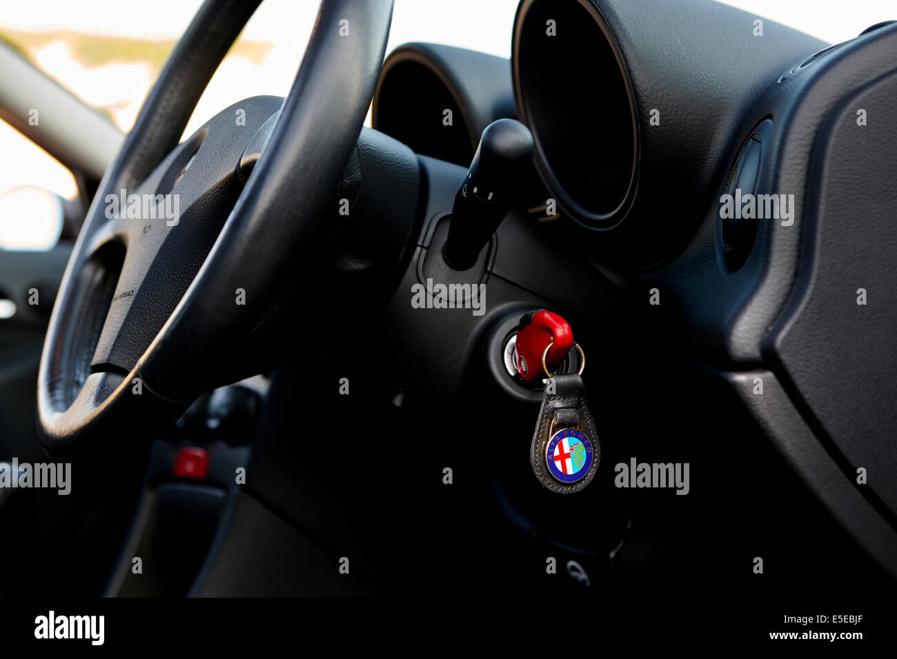 I tasti a sinistra in contatto di una Alfa Romeo 156 auto Foto Stock