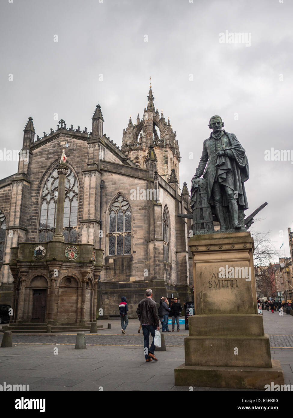 Adam Smith statua dalla Cattedrale di St Giles Foto Stock