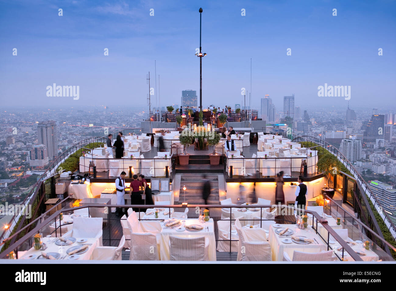 Vertigo Ristorante e bar sulla parte superiore del Banyan Tree hotel a Bangkok, in Thailandia Foto Stock