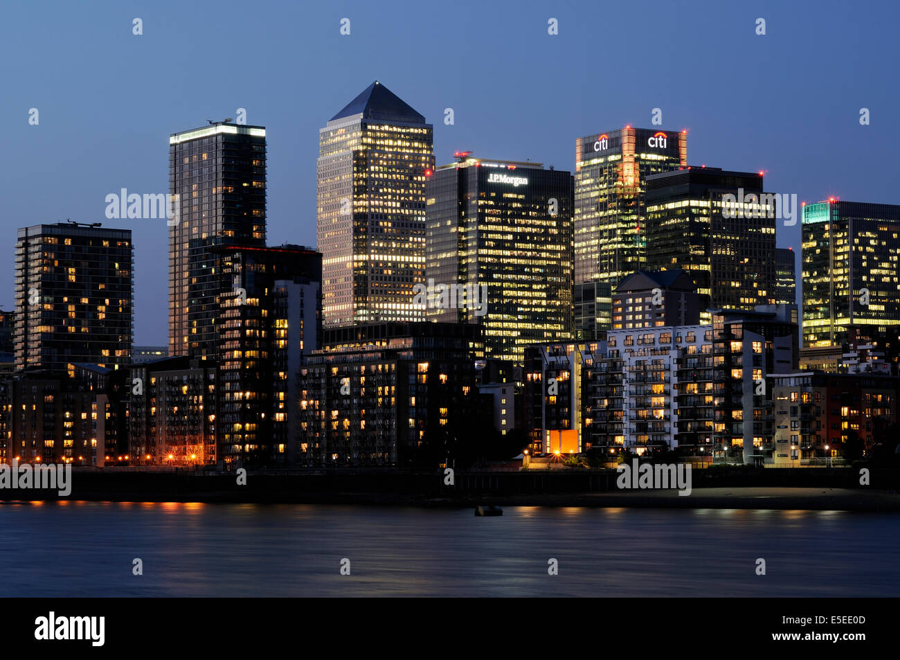 Canary Wharf skyline, Londra UK in prima serata Foto Stock