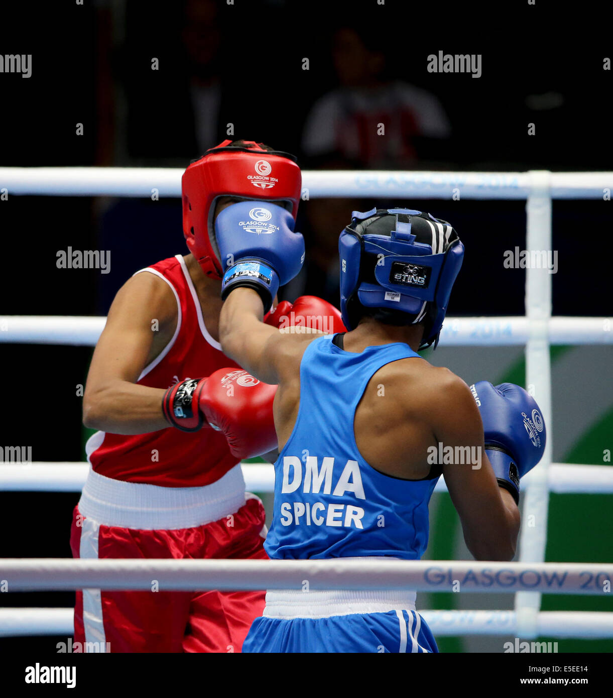 Il SECC Glasgow Scozia 29 Lug 2014. Giochi del Commonwealth nel giorno 6. Uomini e donne tornate di inscatolamento. Valeriana Spicer DMA beat Alexis Pritchard NZL nelle donne il finale di luce 16 round Credito: ALAN OLIVER/Alamy Live News Foto Stock