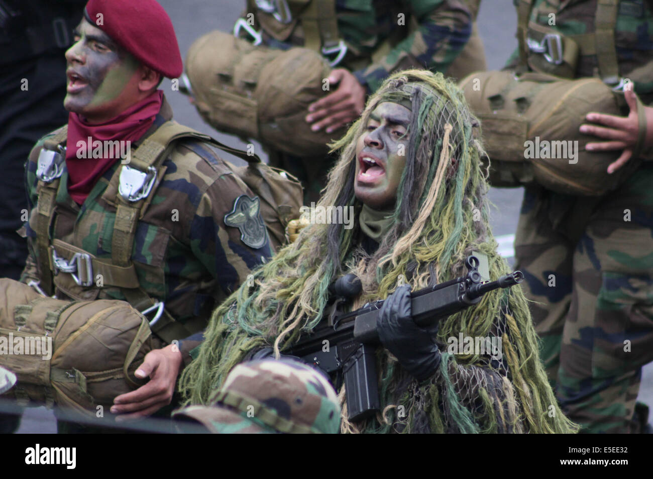 Lima, Perù. 29 Luglio, 2014. I soldati del Perù delle forze armate partecipare alla sfilata militare come parte delle attività di celebrazione del Giorno di indipendenza del Perù sul Brasile avenue nella città di Lima, capitale del Perù, il 29 luglio 2014. Credito: Luis Camacho/Xinhua/Alamy Live News Foto Stock