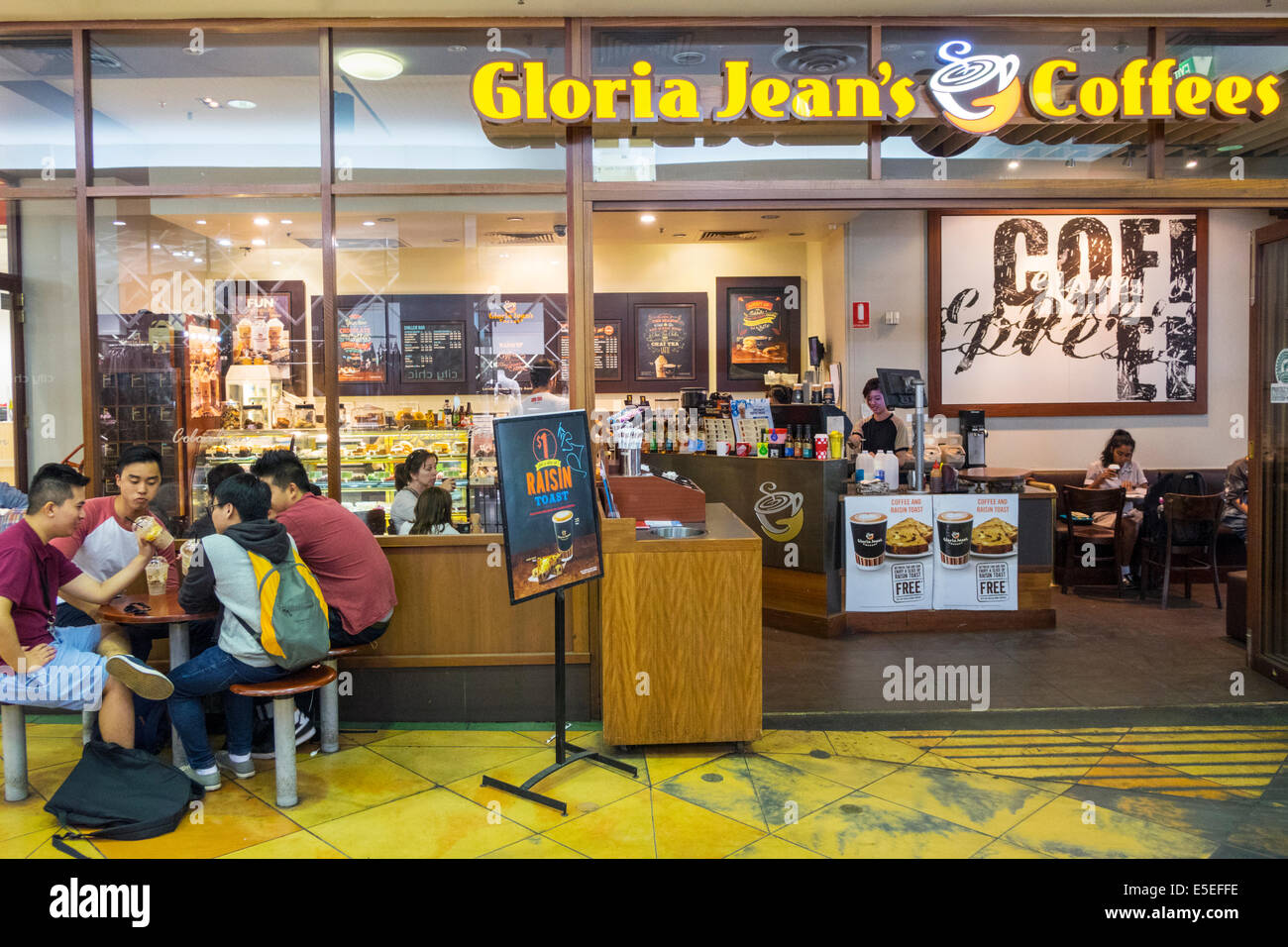 Melbourne Australia, Chinatown, Little Bourke Street, uomo asiatico maschile, amici, caffè Gloria Jean's, caffè, ristorante ristoranti, cibo, caffè Foto Stock