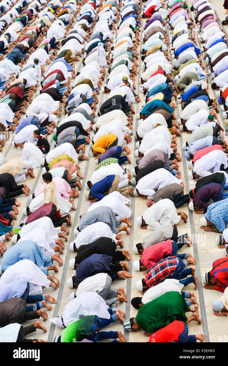 Ahmedabad, India. 29 Luglio, 2014. I musulmani che celebra l'Eid al-Fitr che segna la fine del mese di Ramadan, Eid al-Fitr è la fine del Ramazan e il primo giorno del mese di Shawwal per tutti i musulmani in Jama Masjid,Ahmedabad, India. Credito: Nisarg Lakhmani/Alamy Live News Foto Stock