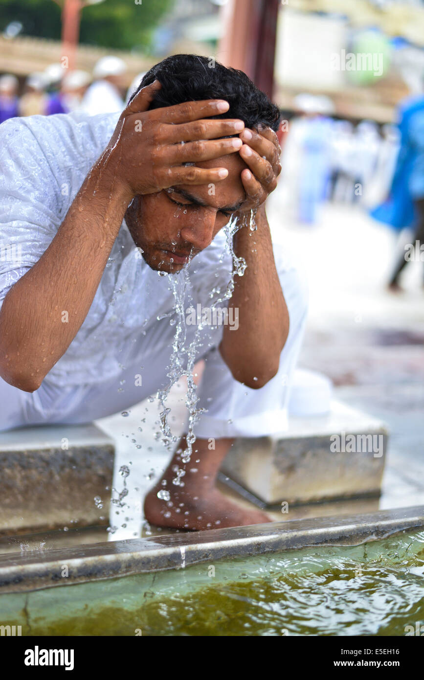 Ahmedabad, India. 29 Luglio, 2014. I musulmani che celebra l'Eid al-Fitr che segna la fine del mese di Ramadan, Eid al-Fitr è la fine del Ramazan e il primo giorno del mese di Shawwal per tutti i musulmani in Jama Masjid,Ahmedabad, India. Credito: Nisarg Lakhmani/Alamy Live News Foto Stock
