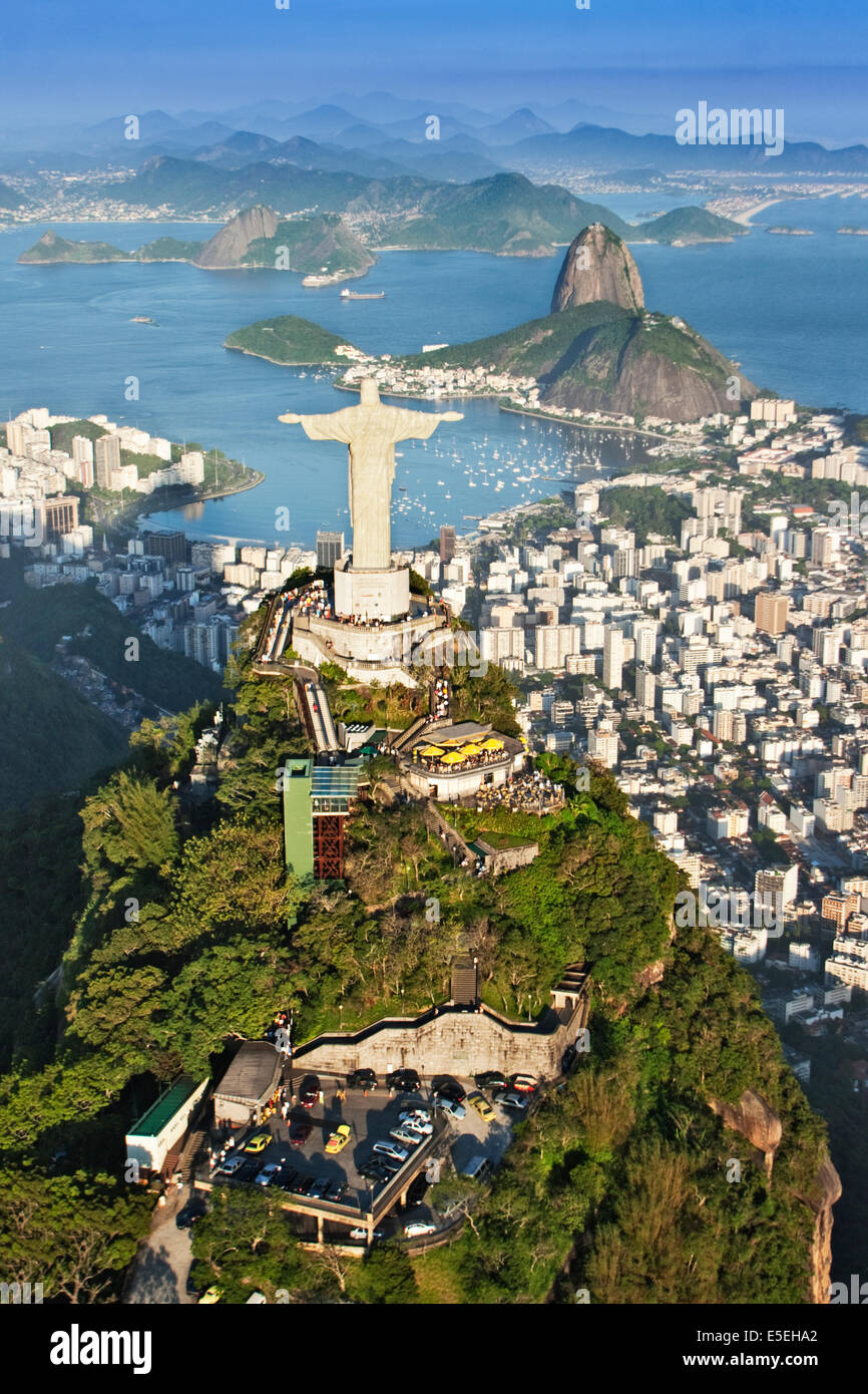 Vista aerea della statua di Cristo sul monte Corcovado, Rio de Janeiro, Brasile Foto Stock