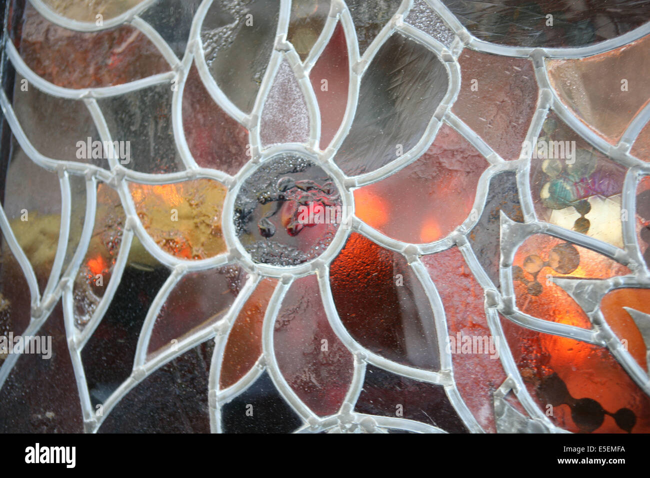 Francia, parigi 14e, rue delambre, le dome, dettaglio vitrail, verre colore, fleur, Foto Stock