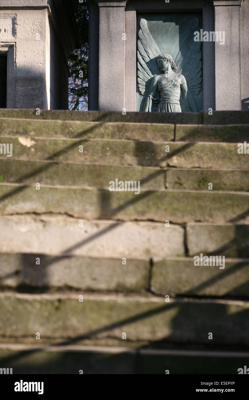 Francia, parigi 20e, cimetiere du pere Lachaise, escaliers, chapelle au fond, Foto Stock