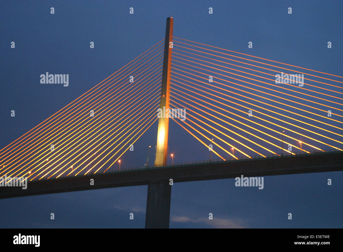 Francia, Haute Normandie, seine Maritime, vallee de la seine, pont de branton, de nuit, eclairage, haubans, Foto Stock