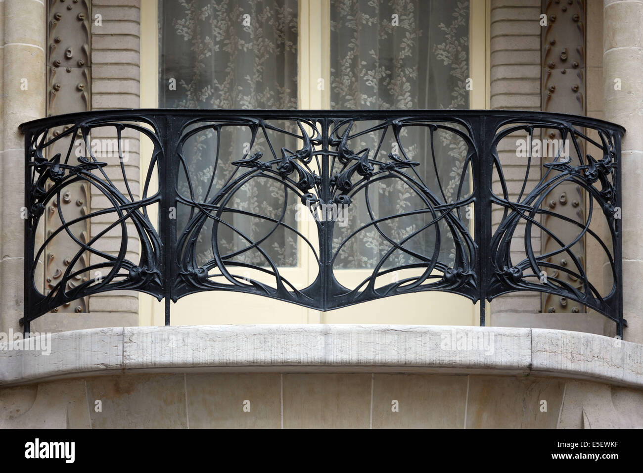 Francia, parigi 16e, 60 rue la fontaine, facciata de l'hotel Mezzara, propriete de l'Education nationale, expositions temporaires, architecte hector guimard, art nouveau, dettaglio ferronnerie, Foto Stock