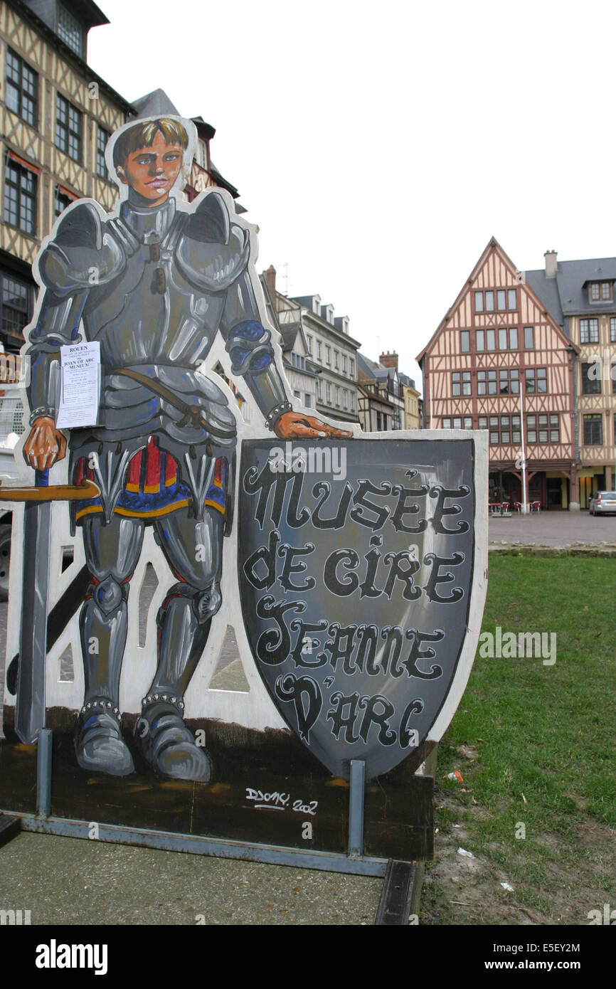 Francia, Haute Normandie, seine Maritime, rouen, Place du vieux marche, maisons, musee de cire jeanne d'Arc, enseigne, effigie, Foto Stock